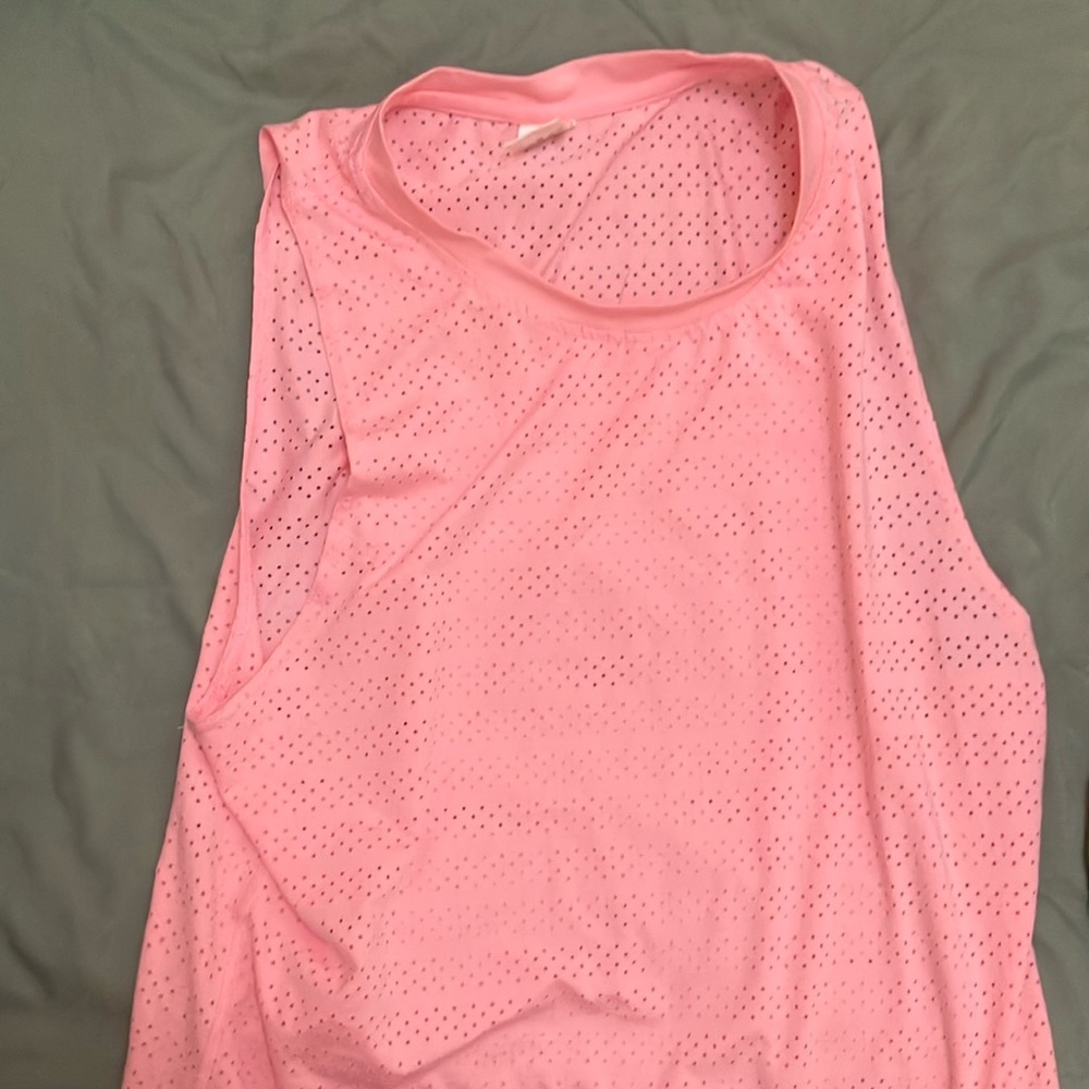 Pink Athletic Tank Top with Rounded Neckline and Breathable Fabric